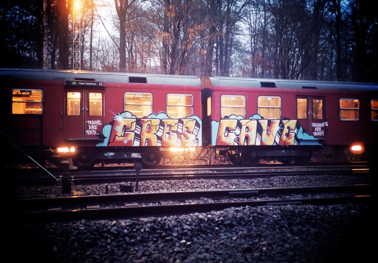cres-cave-s-train-panels-dansk-graffiti